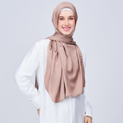Instant Tag n' Go Shawl | Satin Bulle in Medium Toffee