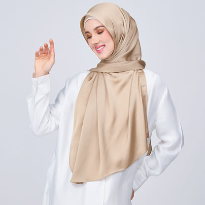 Instant Tag n' Go Shawl | Satin Bulle in Nude Chai