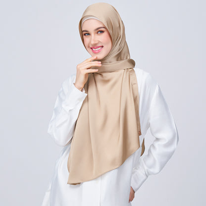 Instant Tag n' Go Shawl | Satin Bulle in Nude Chai