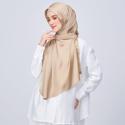Instant Tag n' Go Shawl | Satin Bulle in Nude Chai