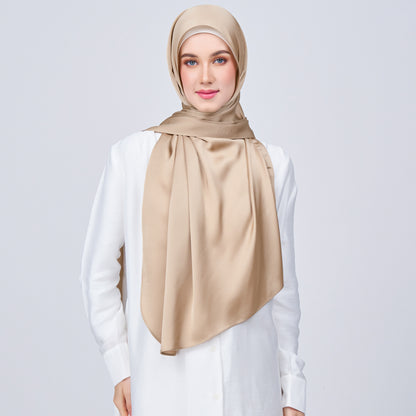 Instant Tag n' Go Shawl | Satin Bulle in Nude Chai