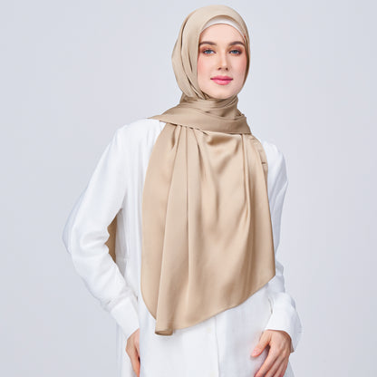 Instant Tag n' Go Shawl | Satin Bulle in Nude Chai