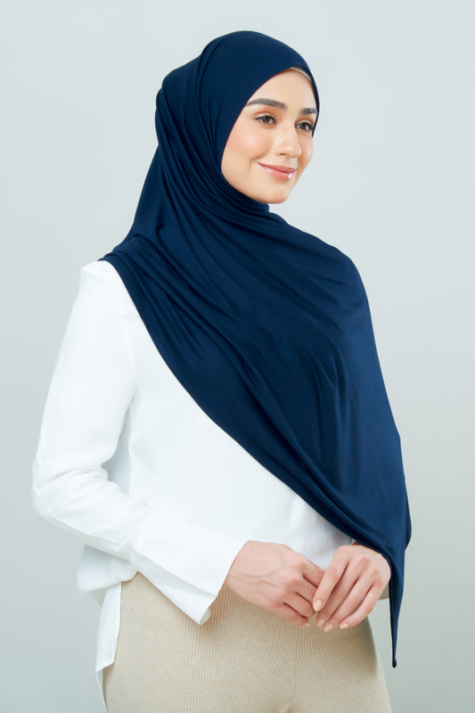 Cozy Shawl in Midnight Blue