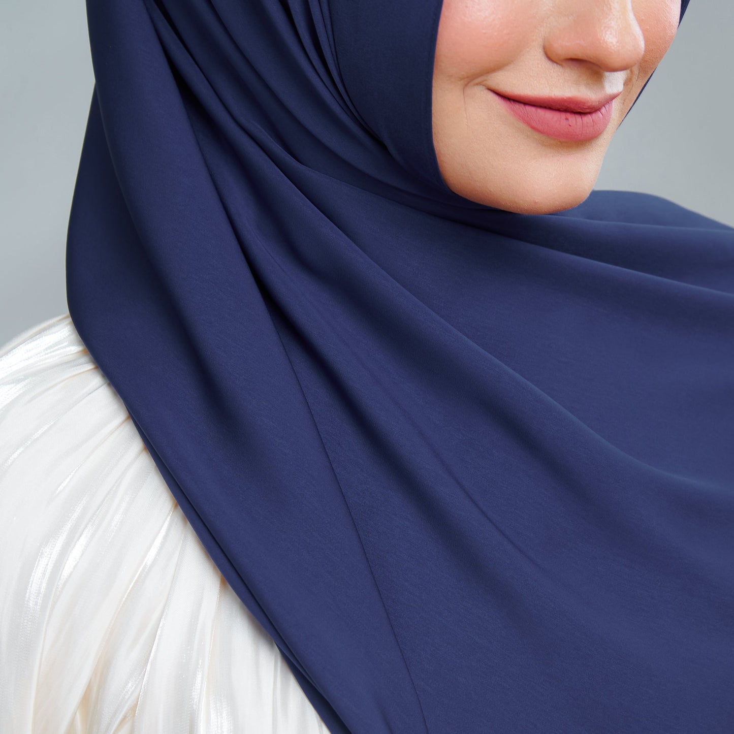 Adelia Magnet Series in Royal Blue [Minor Defect]