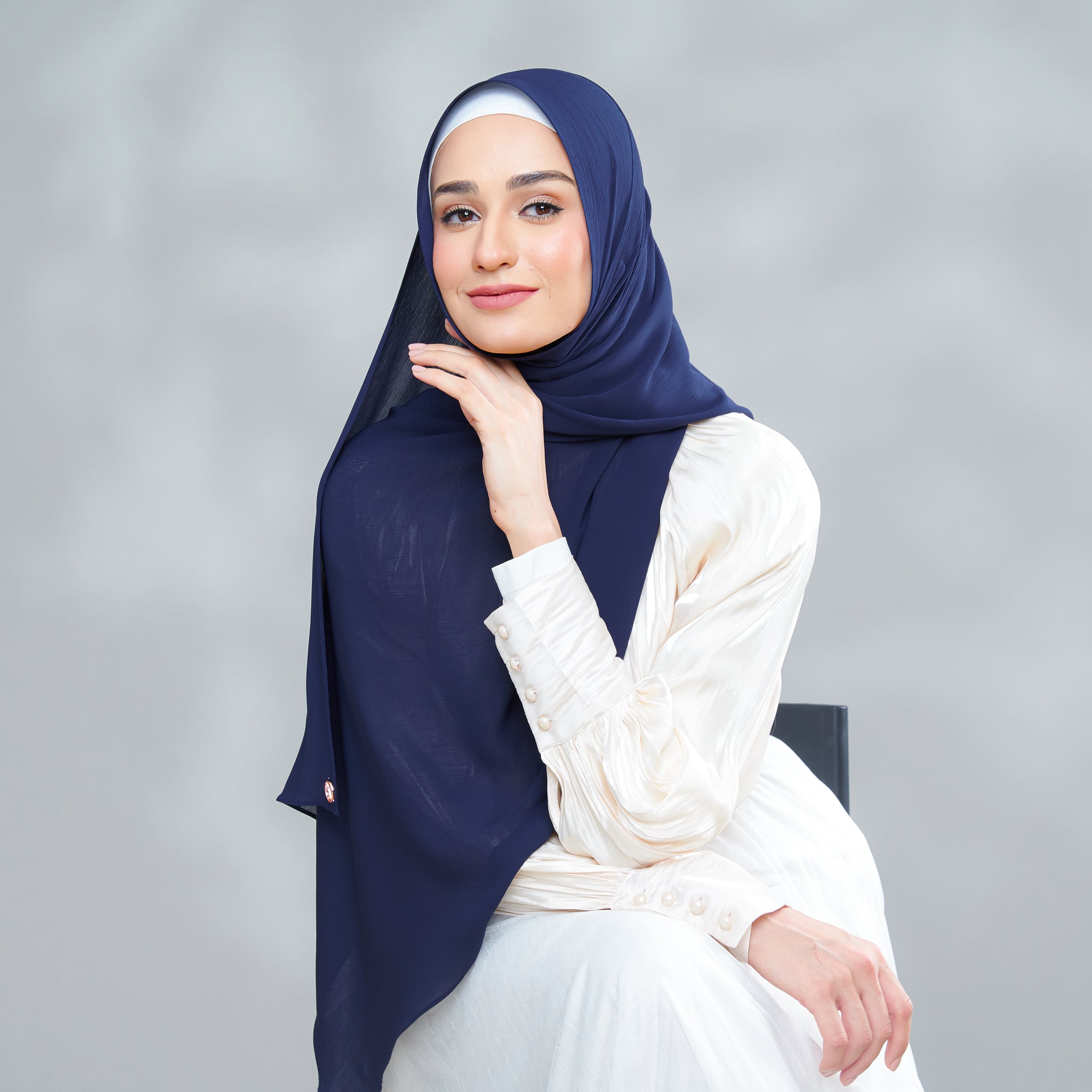 Selena Magnet Series in Dark Navy