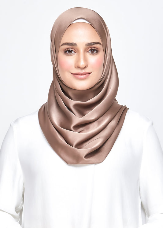 Satin Diamond in Oak Brown