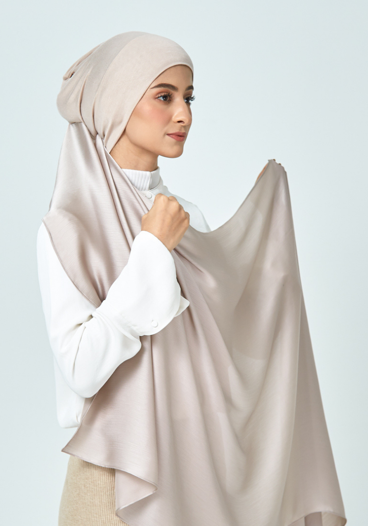 Semi-Instant Satin Hope in Mindful Taupe